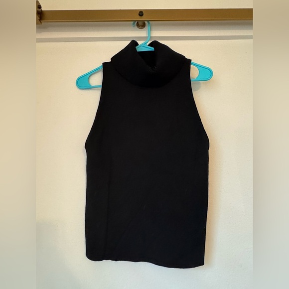 NWOT Alice & Olivia Darcey Black Turtleneck Sweater Tank- Large - Picture 2 of 9